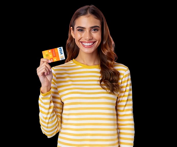 Modelo segurando cartão de benefícios